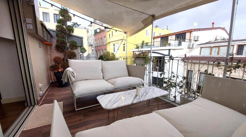 Featured image of post Fully Furnished Luxury 2+2 Duplex with Historical Cistern, Beautiful Courtyard and Comfortable Terrace Overlooking the Bosphorus