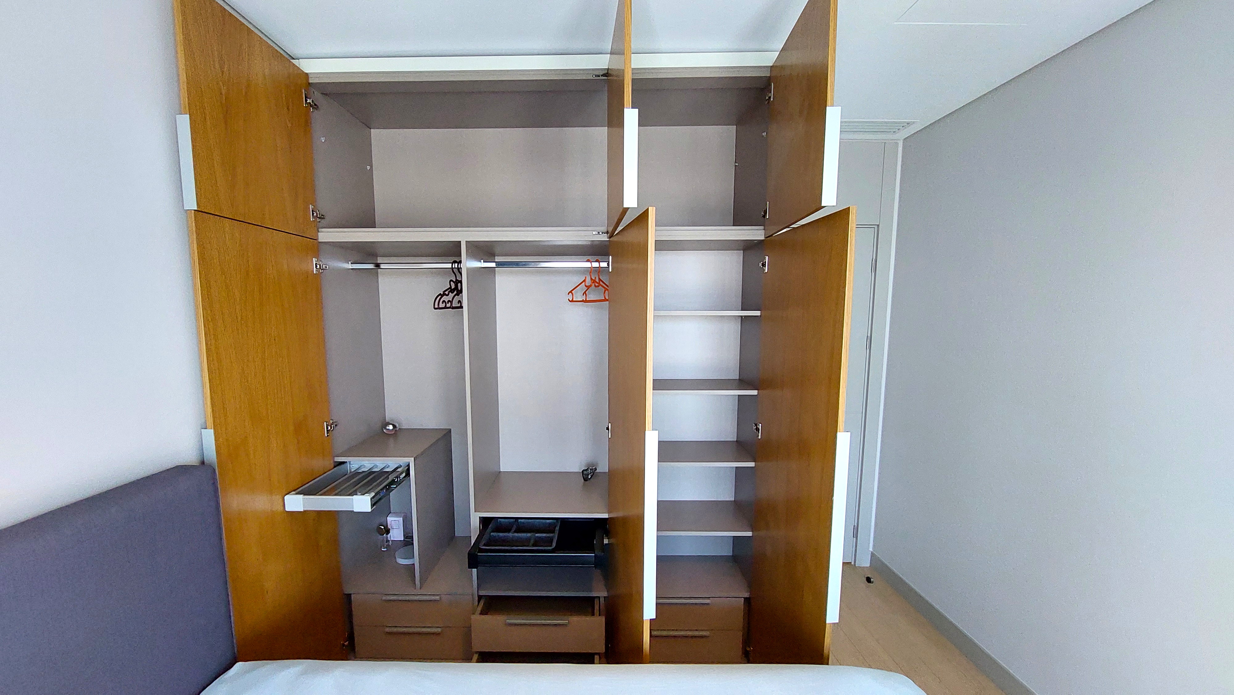 Wardrobe (Functional)